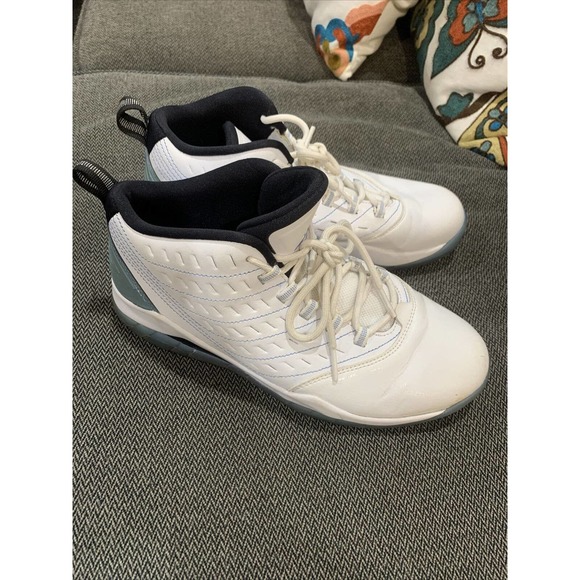 Nike Air Jordan Velocity White / Legend Blue Size 7Y Boys VG condition - Picture 1 of 12